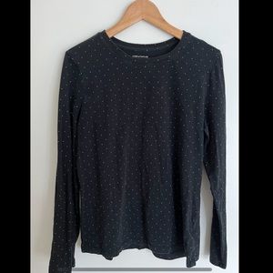 Lord & Taylor: long sleeved T-shirt
Good pre-owned Condition